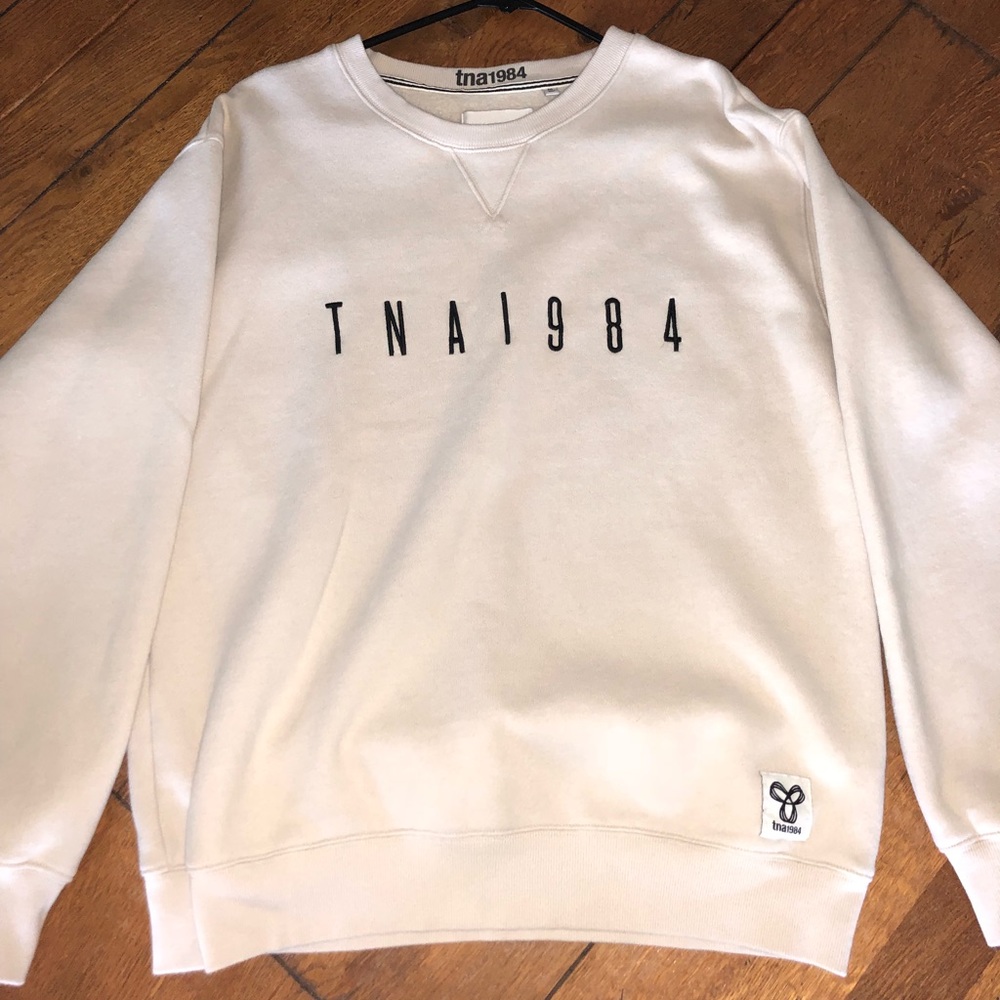 TNA cream sweatshirt! Worn once. Medium (Aritiza)